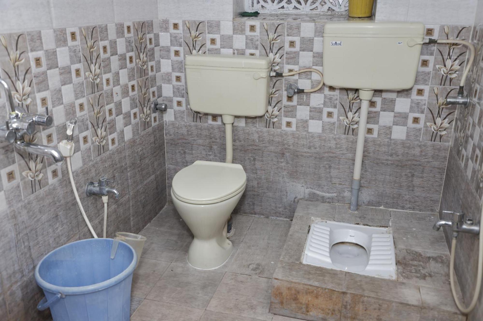 1 Room For 4 Guests Or 2 Bhk For 4 To 10 Guests With Ac For Families حيدر أباد المظهر الخارجي الصورة